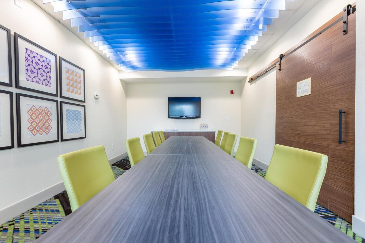 Holiday Inn Express & Suites Arlington North - Stadium Area By Ihg Exterior photo
