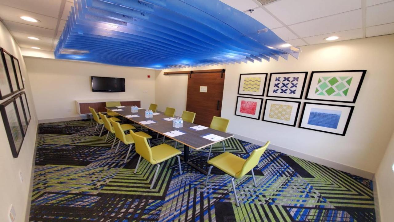 Holiday Inn Express & Suites Arlington North - Stadium Area By Ihg Exterior photo