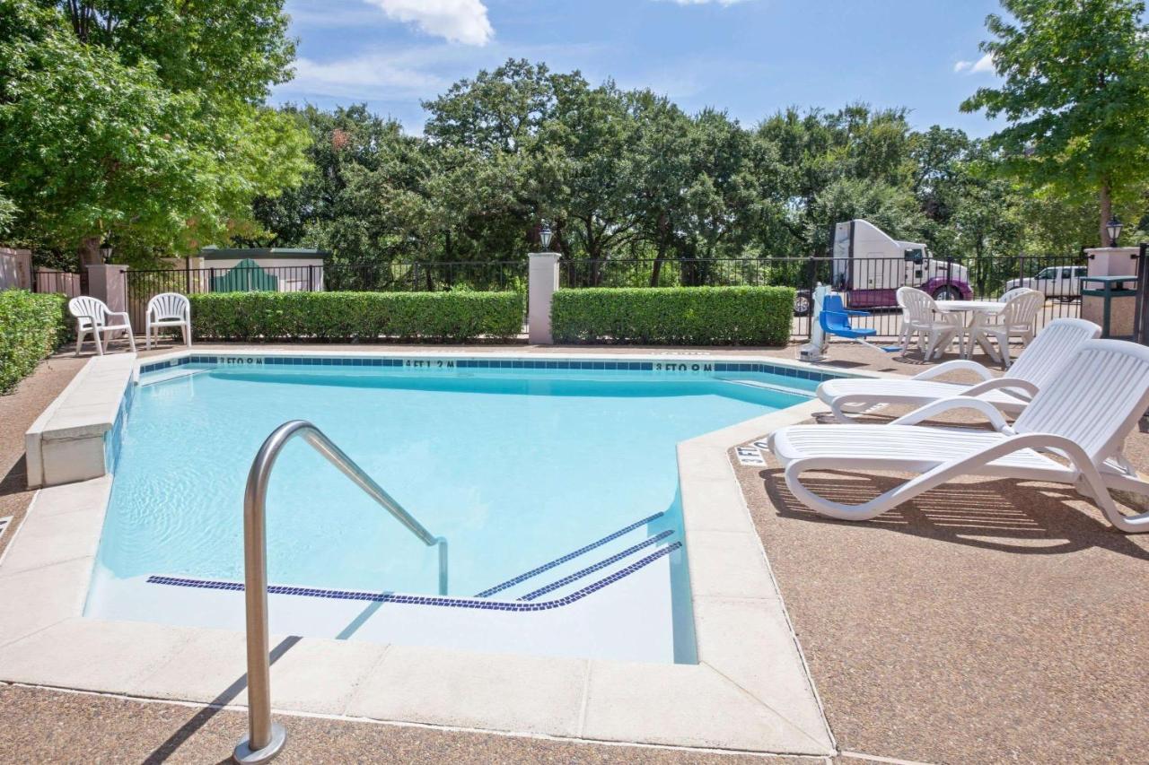 Holiday Inn Express & Suites Arlington North - Stadium Area By Ihg Exterior photo